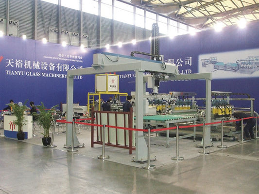 China Cargadora de cristal automática del motor servo para la cadena de producción de cristal endurecida proveedor
